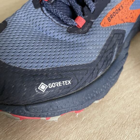 Brooks Cascadia 17 GTX Sneakers - Picture 10 of 16